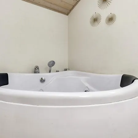 Four-bedroom In Storvorde Holiday home Egense