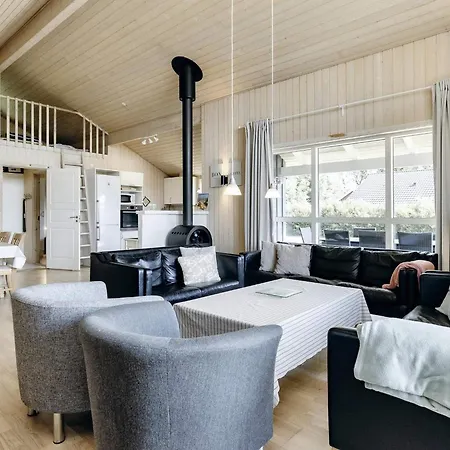 Four-bedroom In Storvorde * Egense